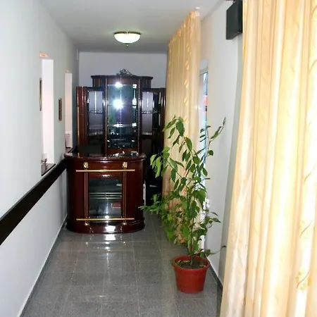 Pensiunea Casa Zarnesteana Affittacamere 3*