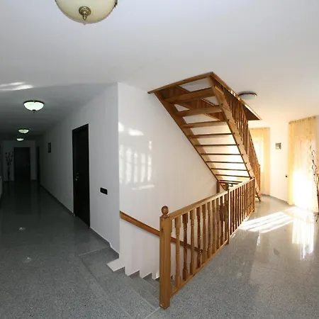 Pensiunea Casa Zarnesteana