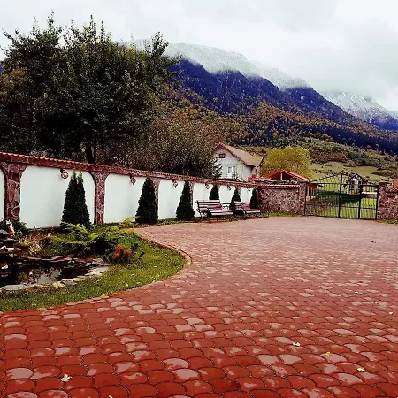Pensiunea Casa Zarnesteana Affittacamere 3*
